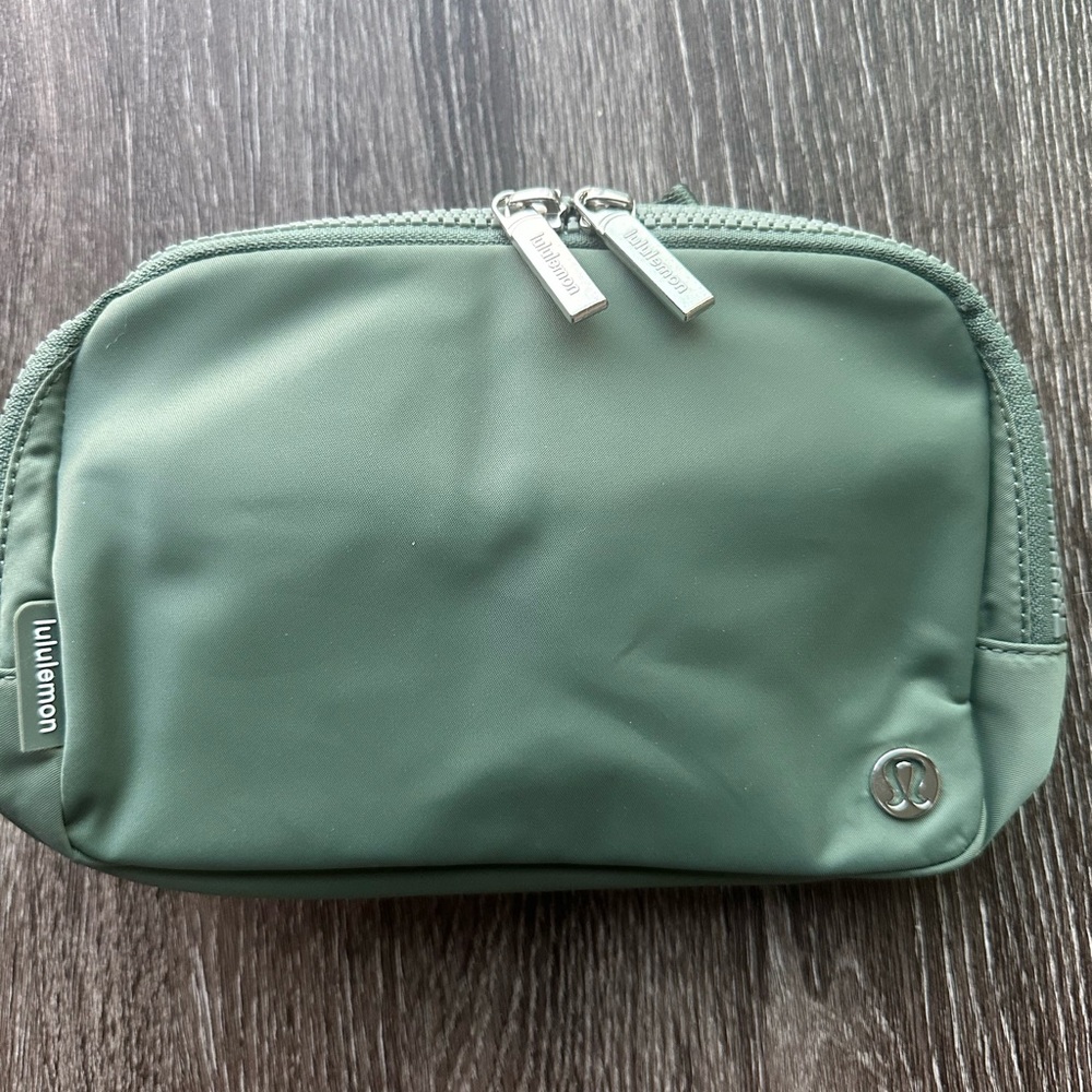 Lululemon Large Belt Bag in Jade Green- NWT